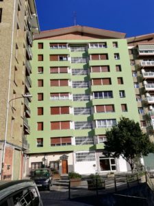 Usansolo, Baratzeko plaza, fachada