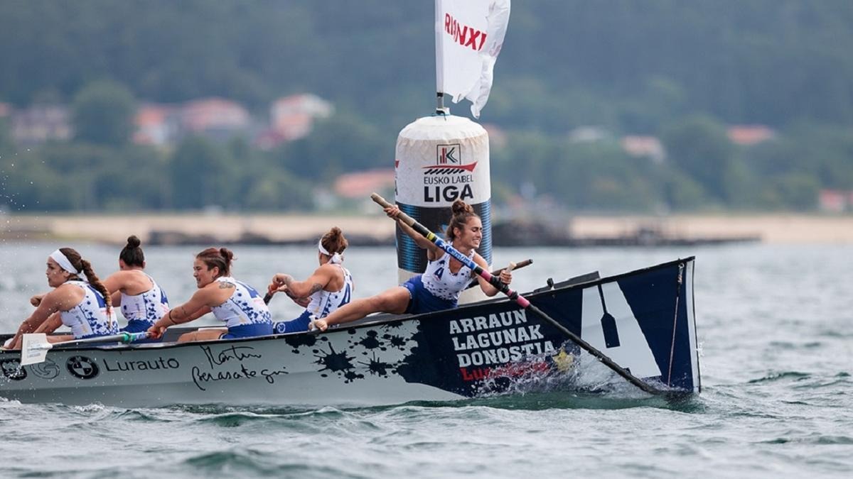 Ametsa Obras impulsa el remo de élite femenino con el patrocinio de la Bandera Ametsa Obras en la Liga Euskotren